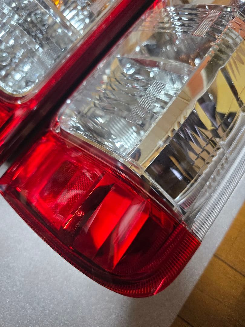 ハイエース 200系 テールライト トヨタ 純正 新車外し 右用 ¹¹