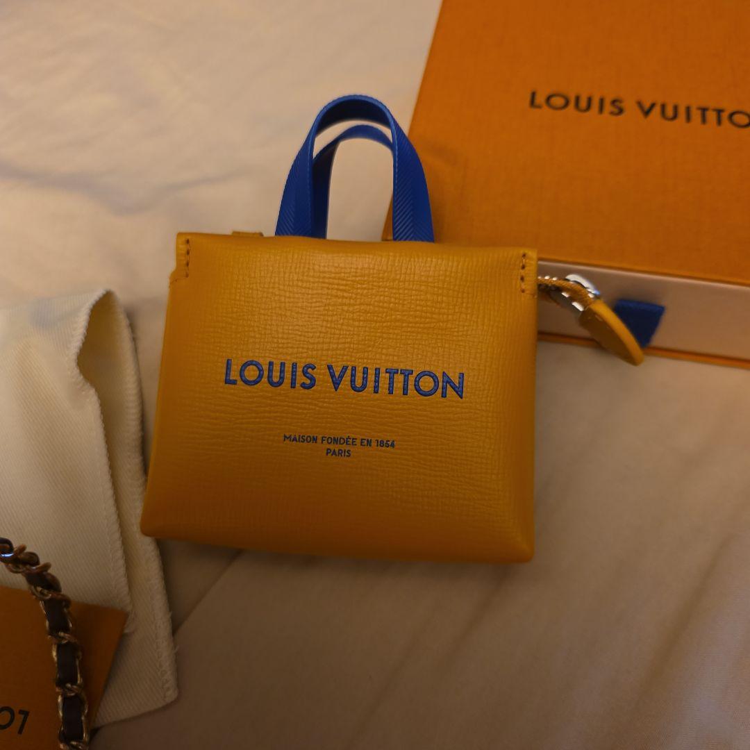 ルイヴィトンバックチャーム