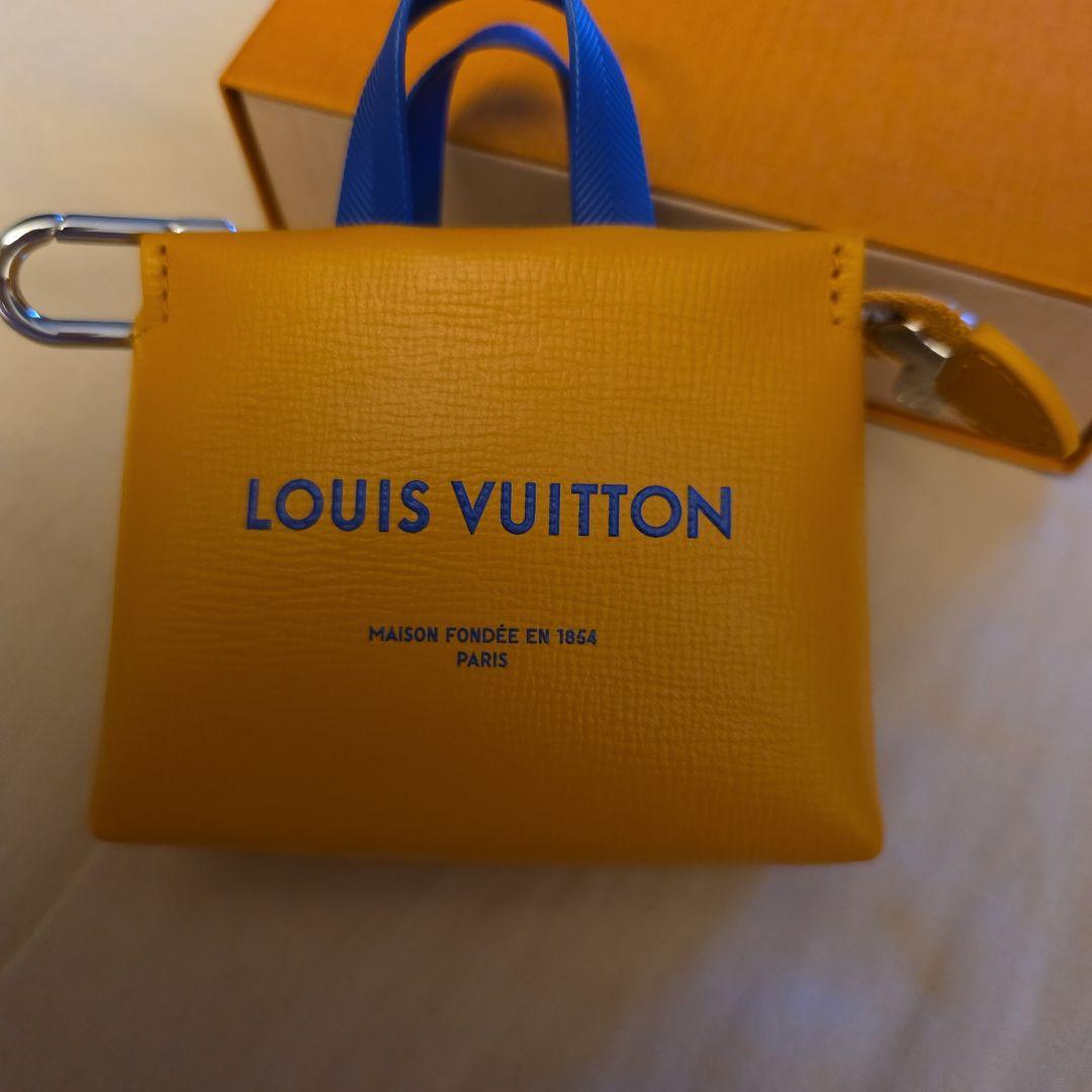 ルイヴィトンバックチャーム