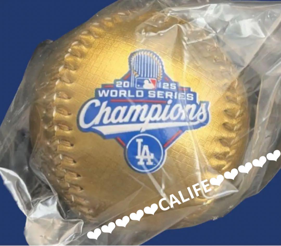 ドジャース　2025 ワールドチャンピオン　ボール　ゴールド　全選手サイン入り