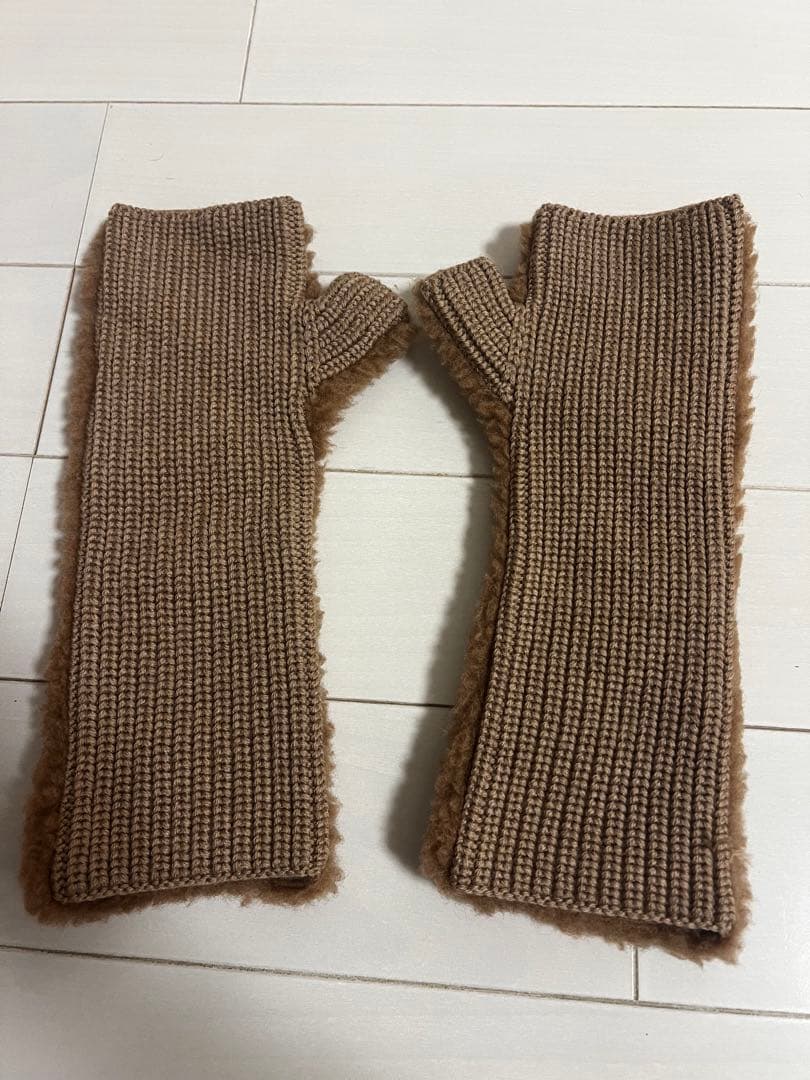 マックスマーラブラウンの指なし手袋 フリースとニット