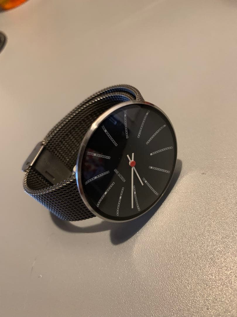 ARNE JACOBSEN ブラックメッシュウォッチ