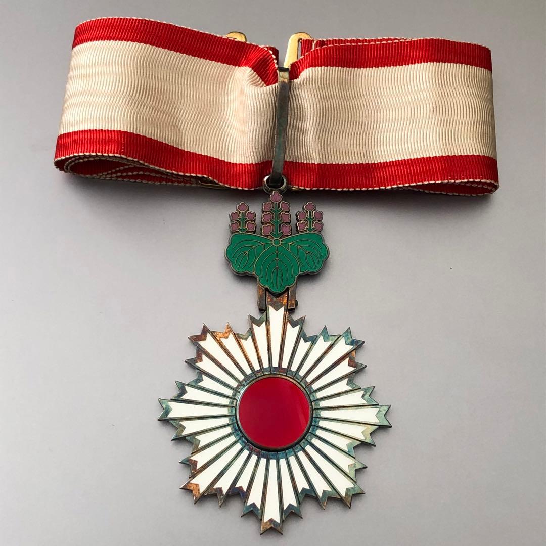 【送料無料】 旧日本軍 陸軍 海軍 勲章 記章 徽章 勲三等旭日中綬章 本体のみ