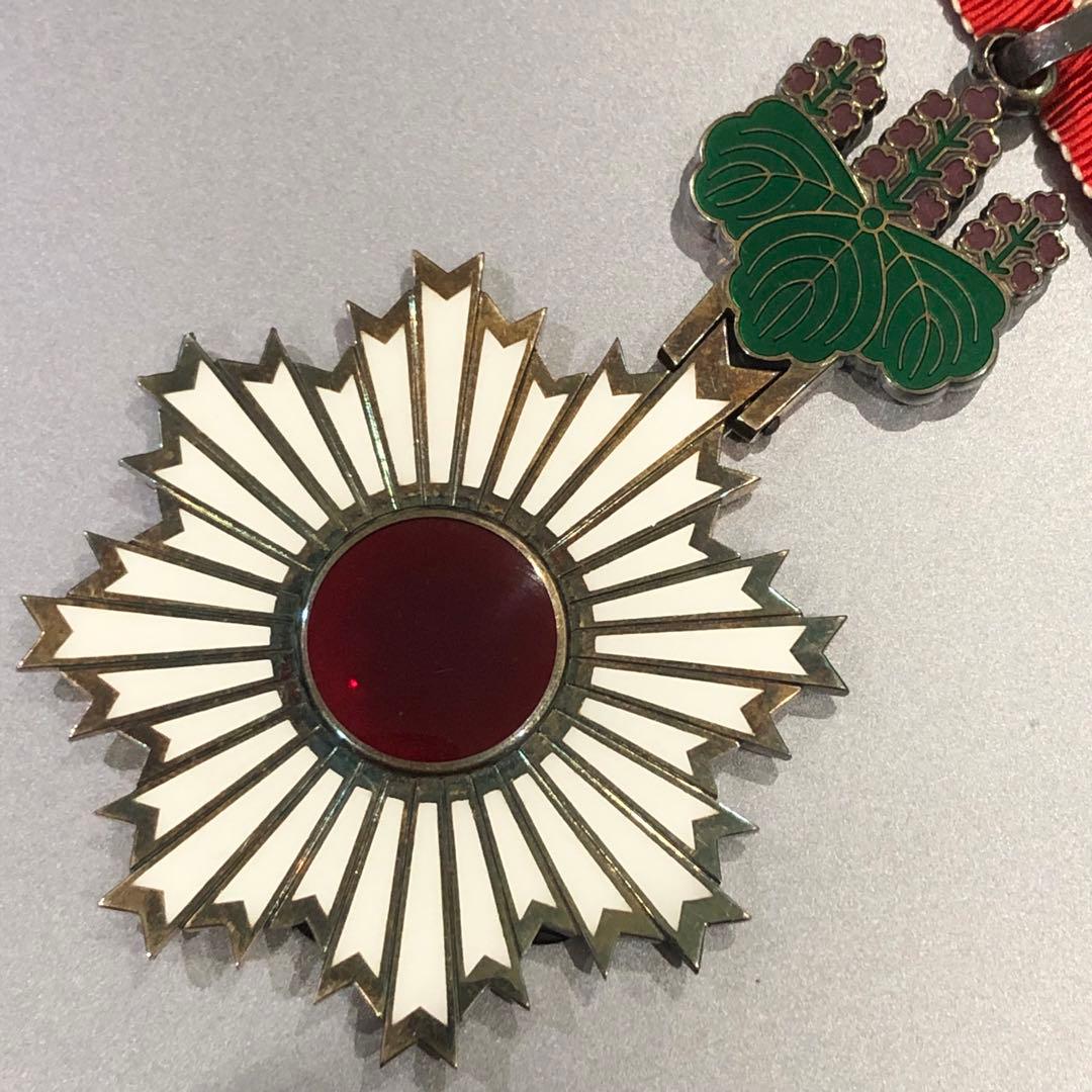 【送料無料】 旧日本軍 陸軍 海軍 勲章 記章 徽章 勲三等旭日中綬章 本体のみ