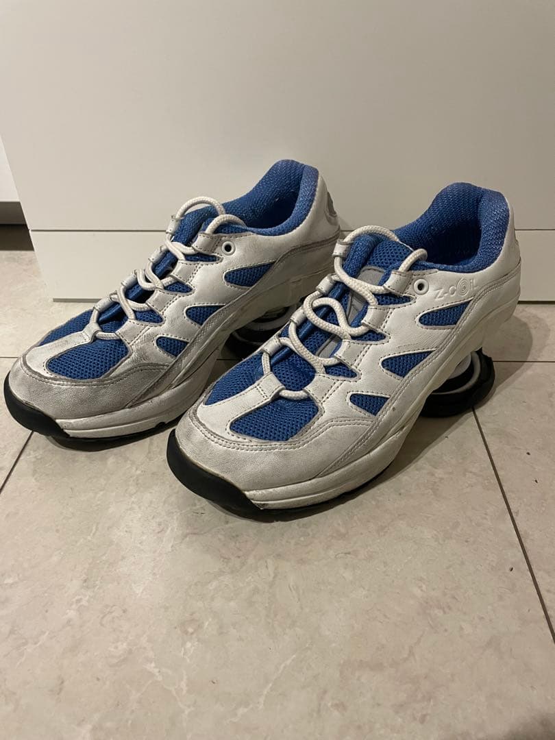 z-coil スニーカー