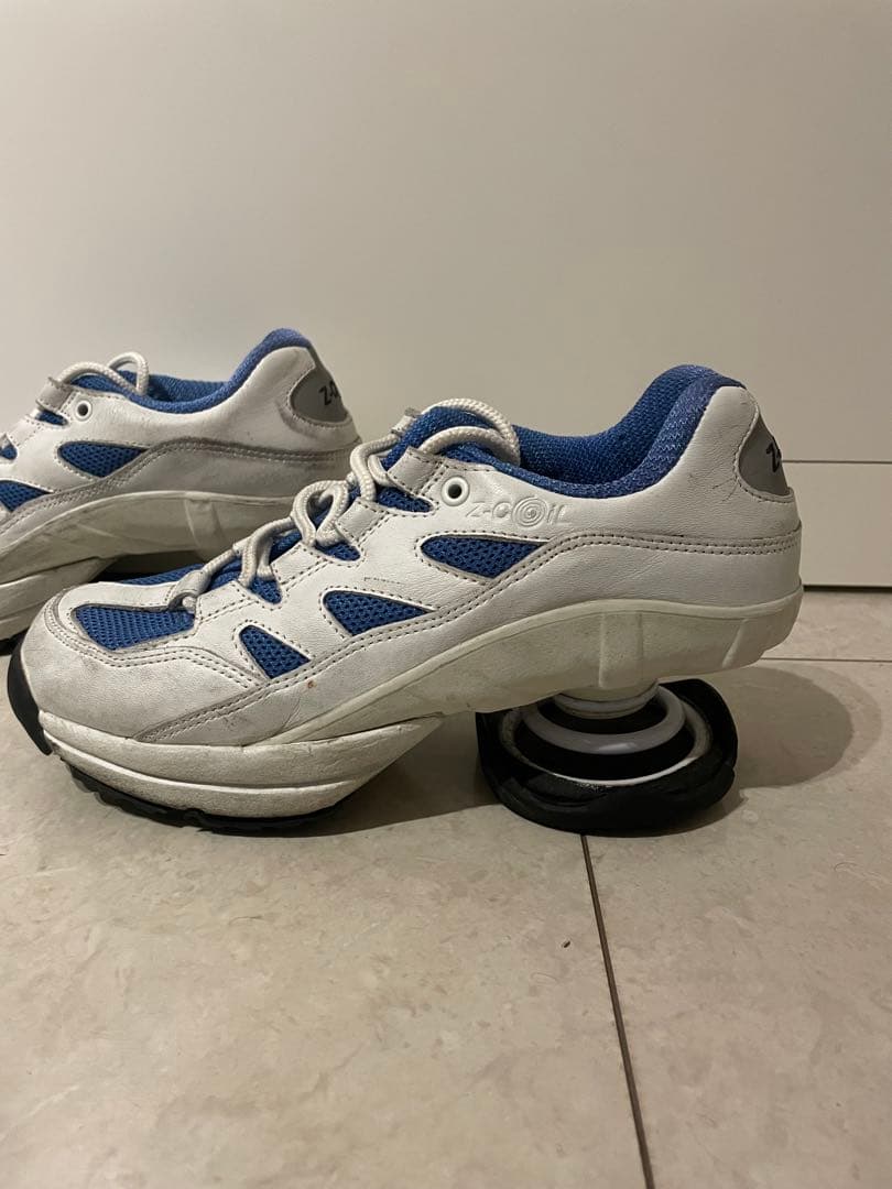 z-coil スニーカー