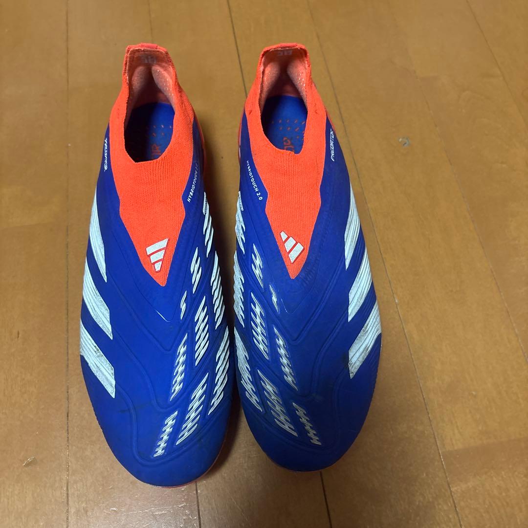 サッカーシューズ・スパイク 青とオレンジ