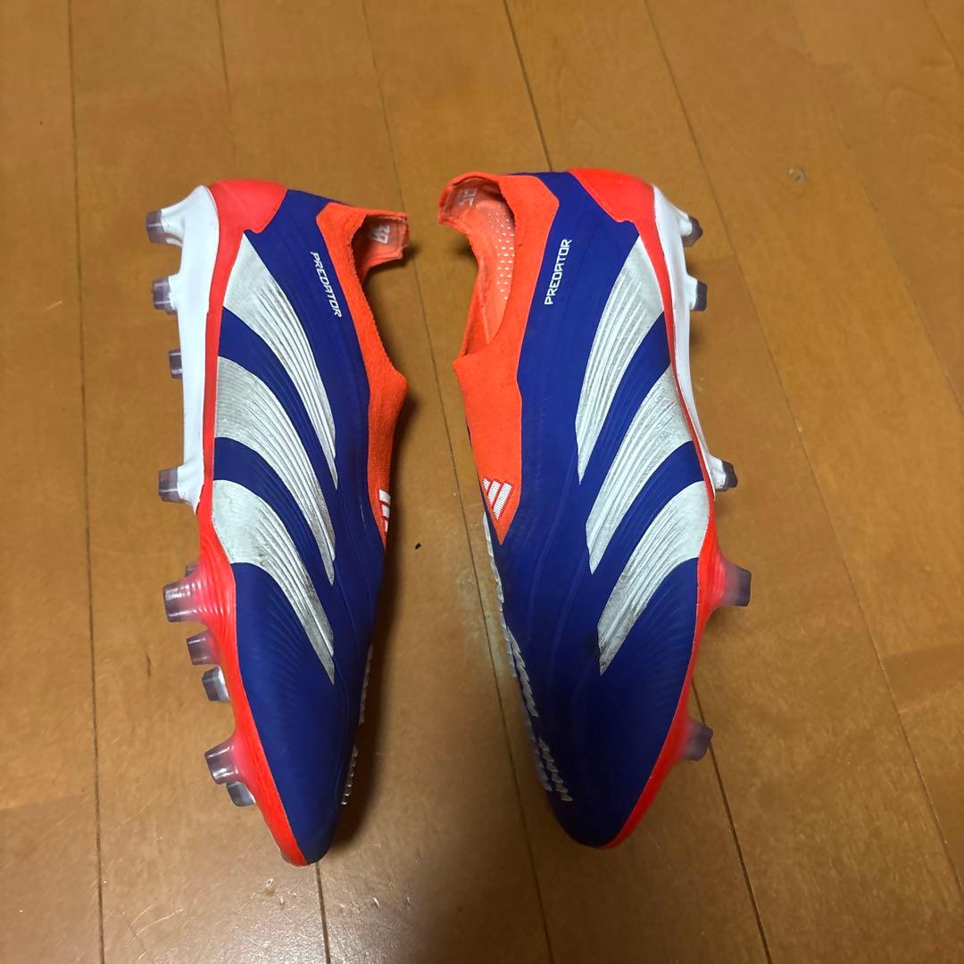 サッカーシューズ・スパイク 青とオレンジ