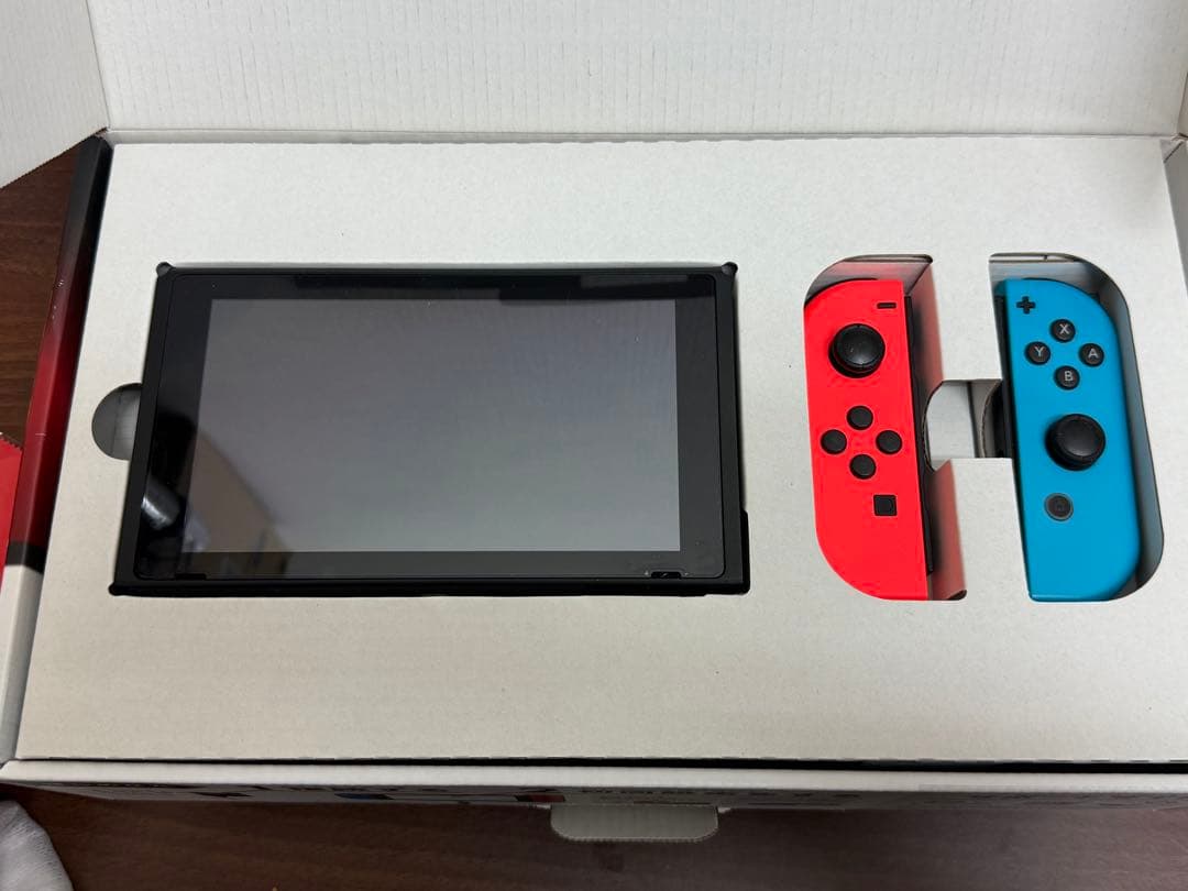 【送料込み】通電確認済み★任天堂　switch Nintendo