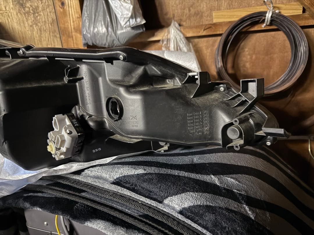 マークX 130系　左側ヘッドライト