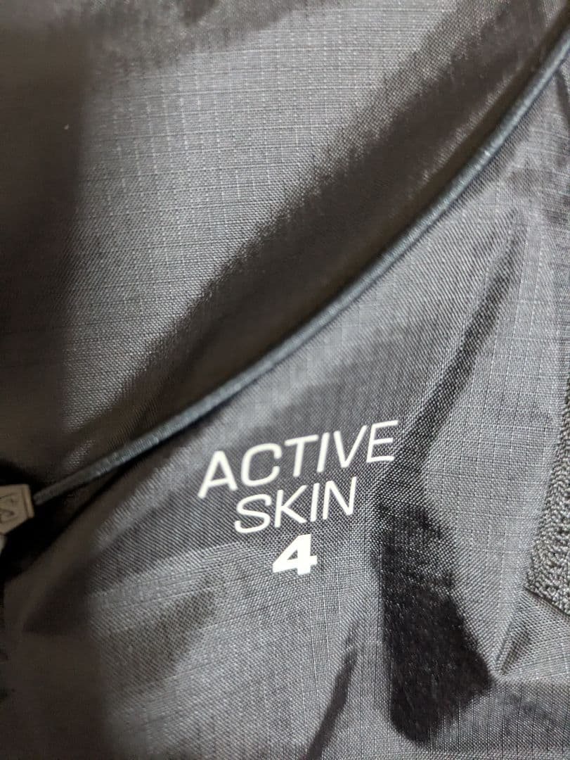 PIZZA　SALOMON ACTIVE SKIN 4 ベストXL