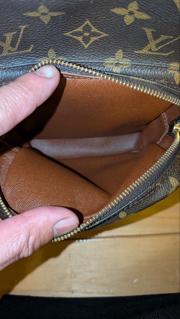 Louis Vuitton ショルダーバッグ　アマゾン