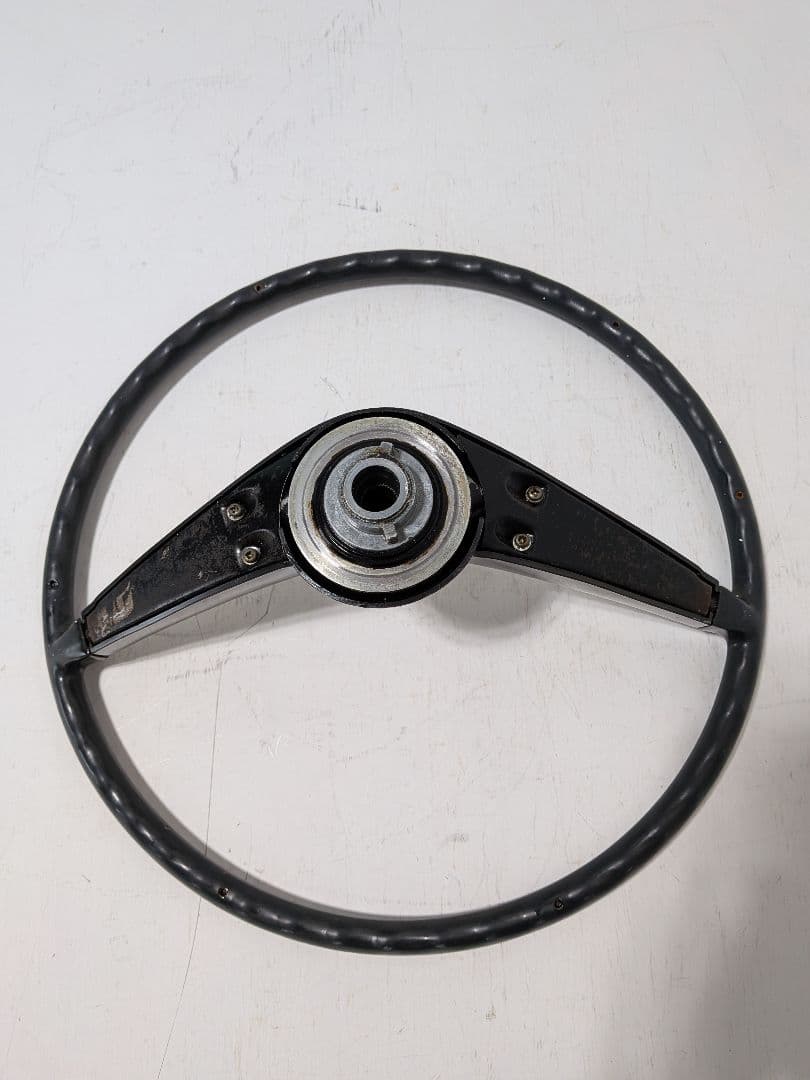 プリンス日産グロリア タテグロ スポーティー ハンドル 黒 ボルト式