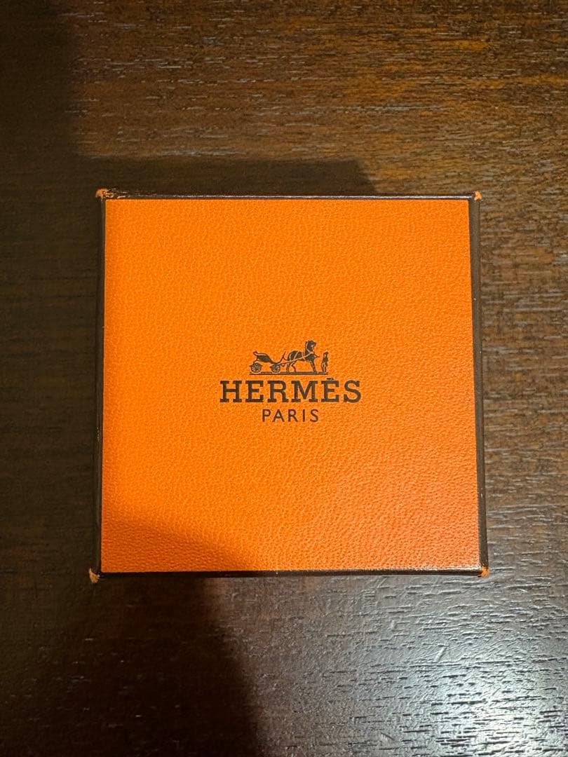 HERMÈS レッドシルバーH字型ピアス