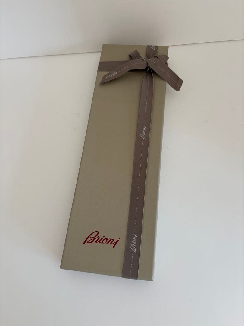 新品未使用のブリオーニのネクタイ