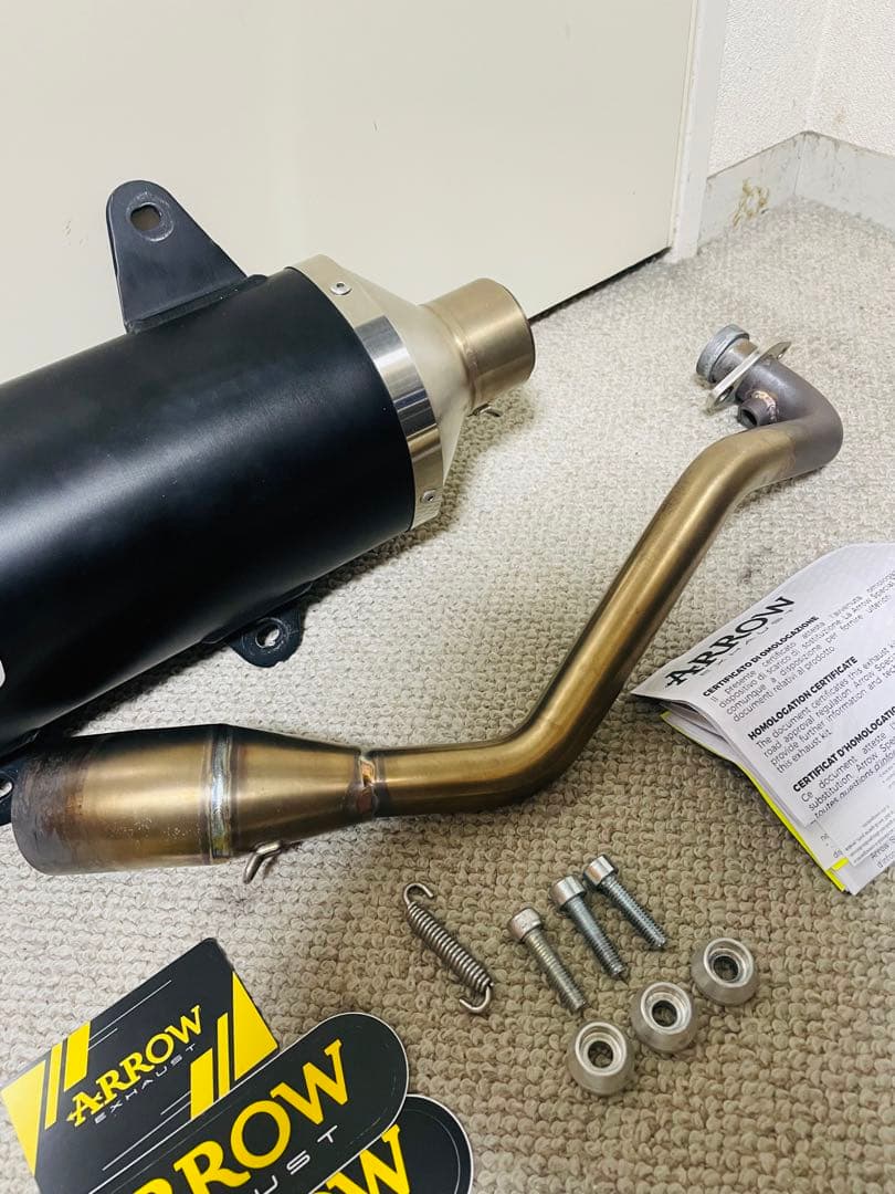 ARROW マフラー 　(SRGT125/200 APRILIA)