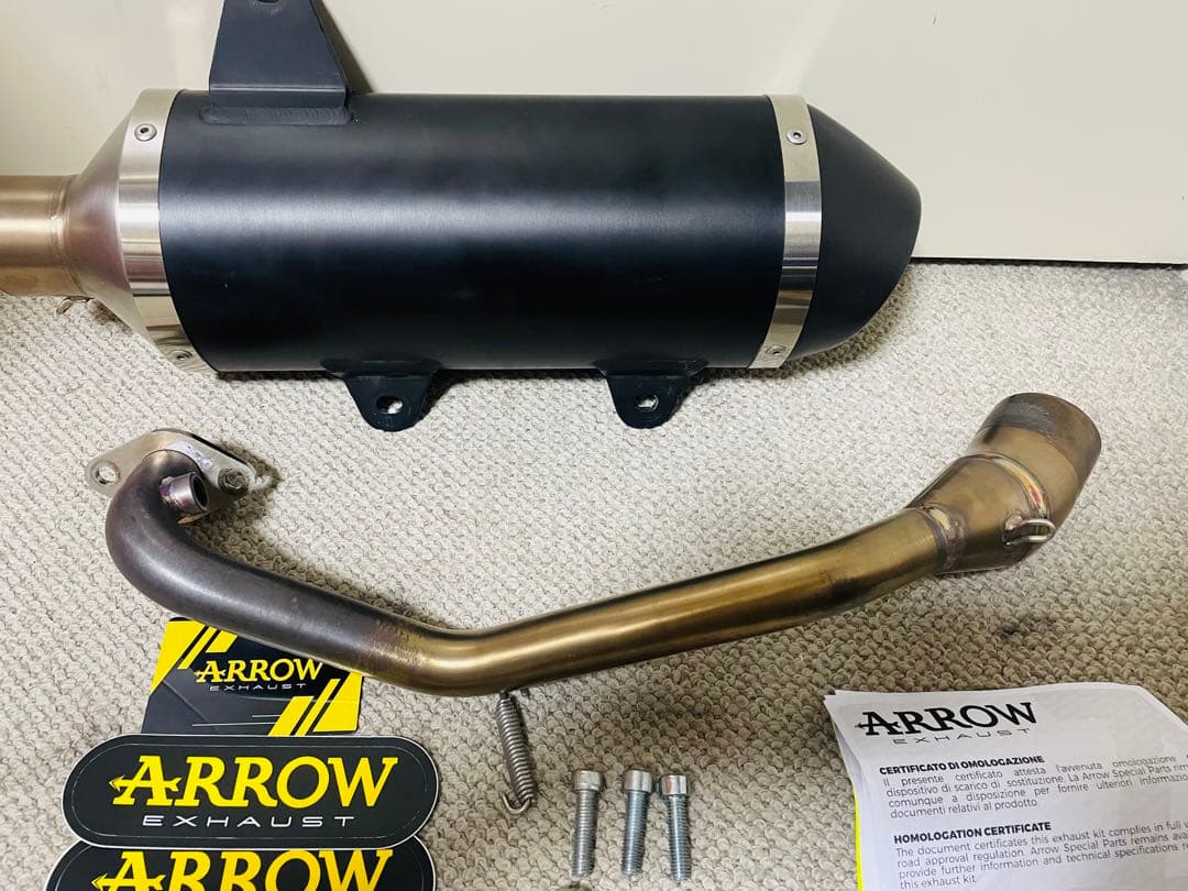 ARROW マフラー 　(SRGT125/200 APRILIA)