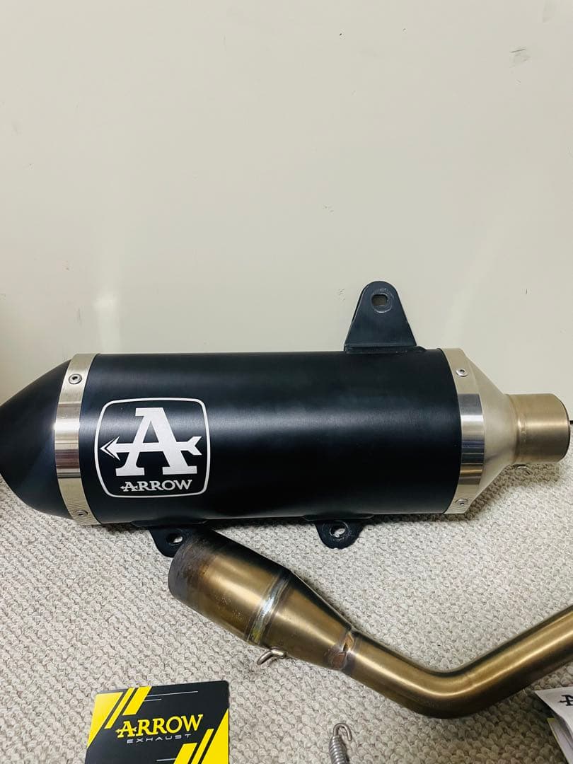 ARROW マフラー 　(SRGT125/200 APRILIA)