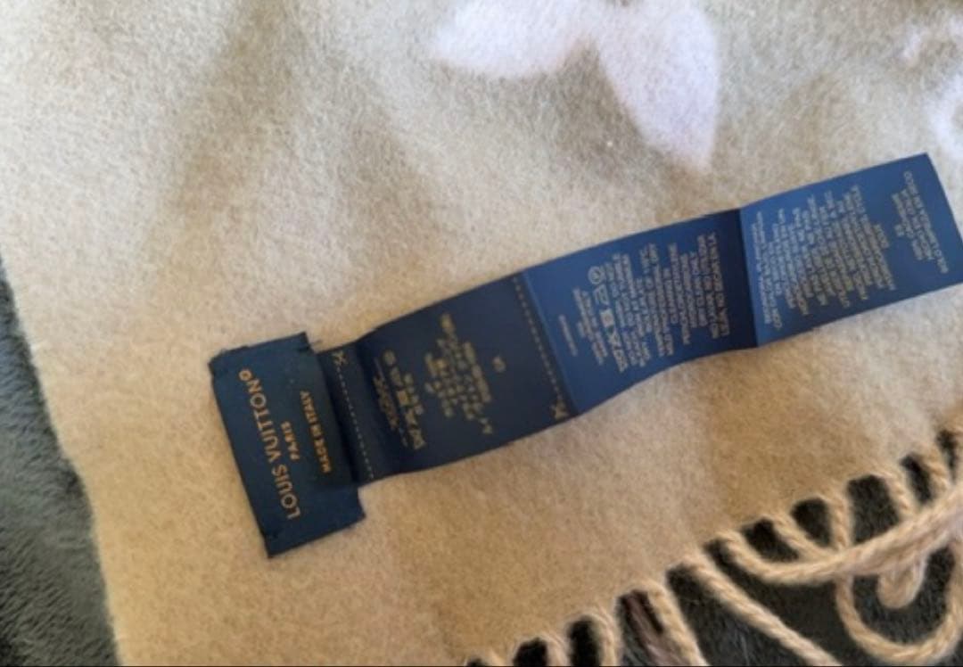 Louis Vuitton ピンク ロゴ マフラー