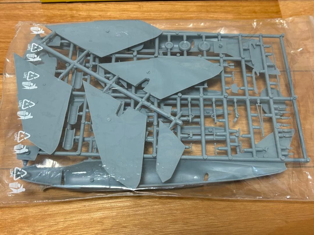 XTRAKIT イギリス海軍 スーパーマリン シミター F1 艦上戦闘機 未組立