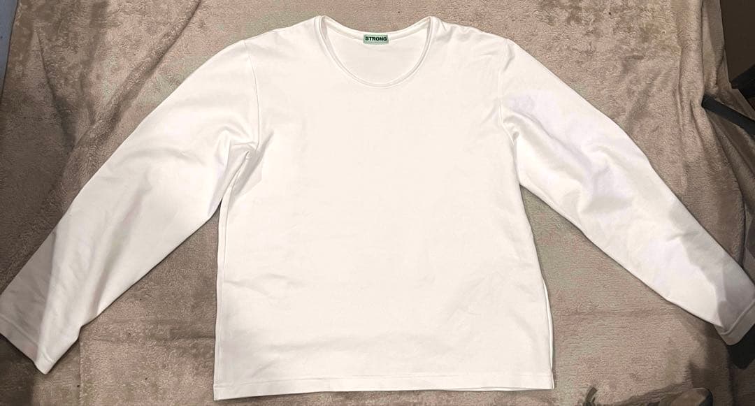 STRONG PACK TEE (ホワイト）