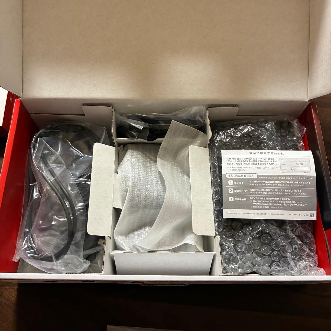 Nintendo Switch 本体 キャリングケース、128GBのSDカード付