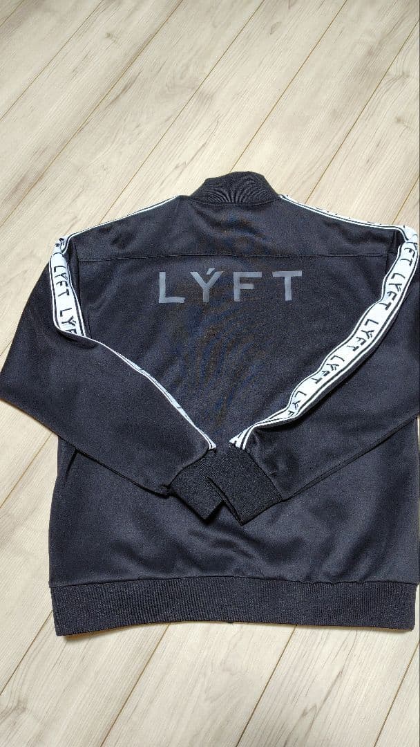 セットアップ　LYFT 　ジャージ　ブラック