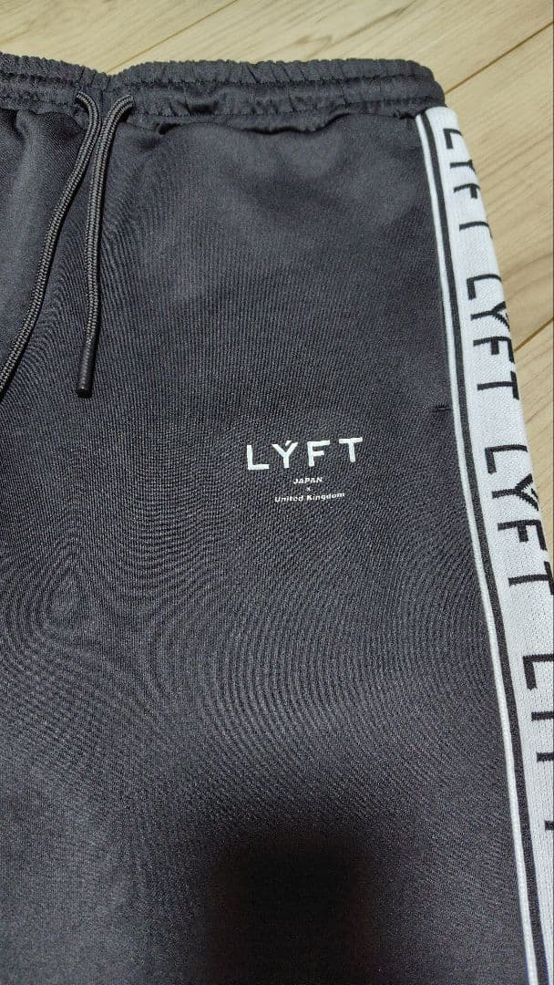 セットアップ　LYFT 　ジャージ　ブラック