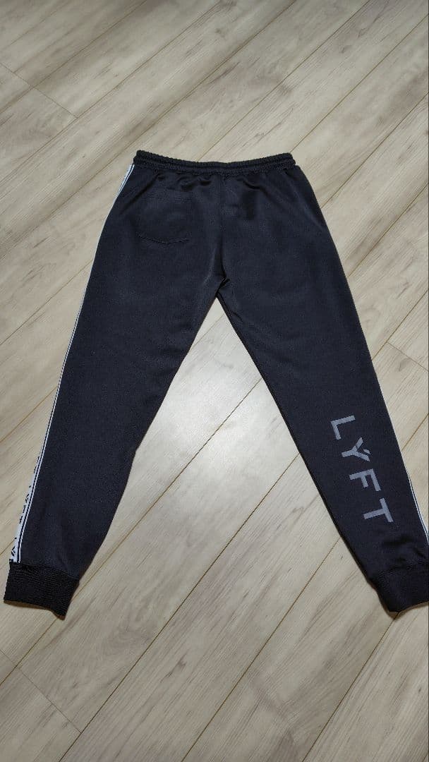 セットアップ　LYFT 　ジャージ　ブラック