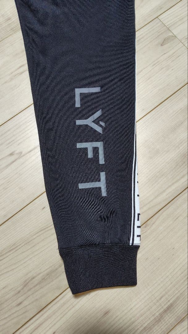 セットアップ　LYFT 　ジャージ　ブラック