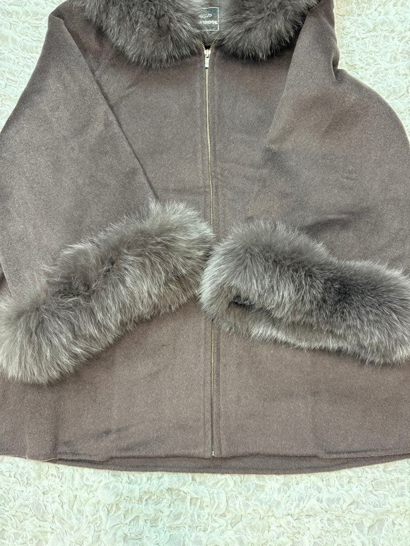 GRACE CONTINENTAL ポンチョ風トリミングコート チャコール