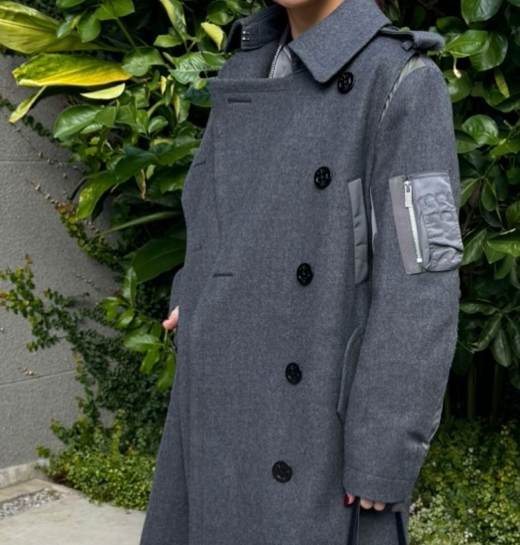 Sacaiグレーミリタリートレンチ風コート