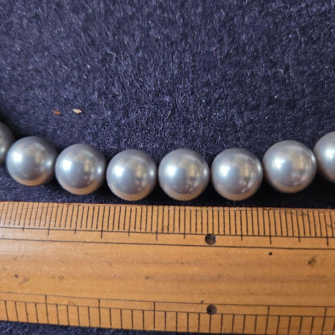 ウェイです。パールネックレスとイヤリング 　ケース付　8mm　グレー