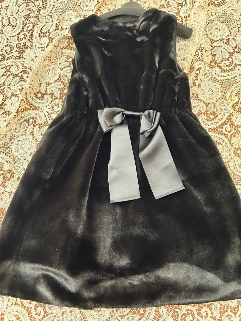 エムズグレイシー黒色ファーのジレ
