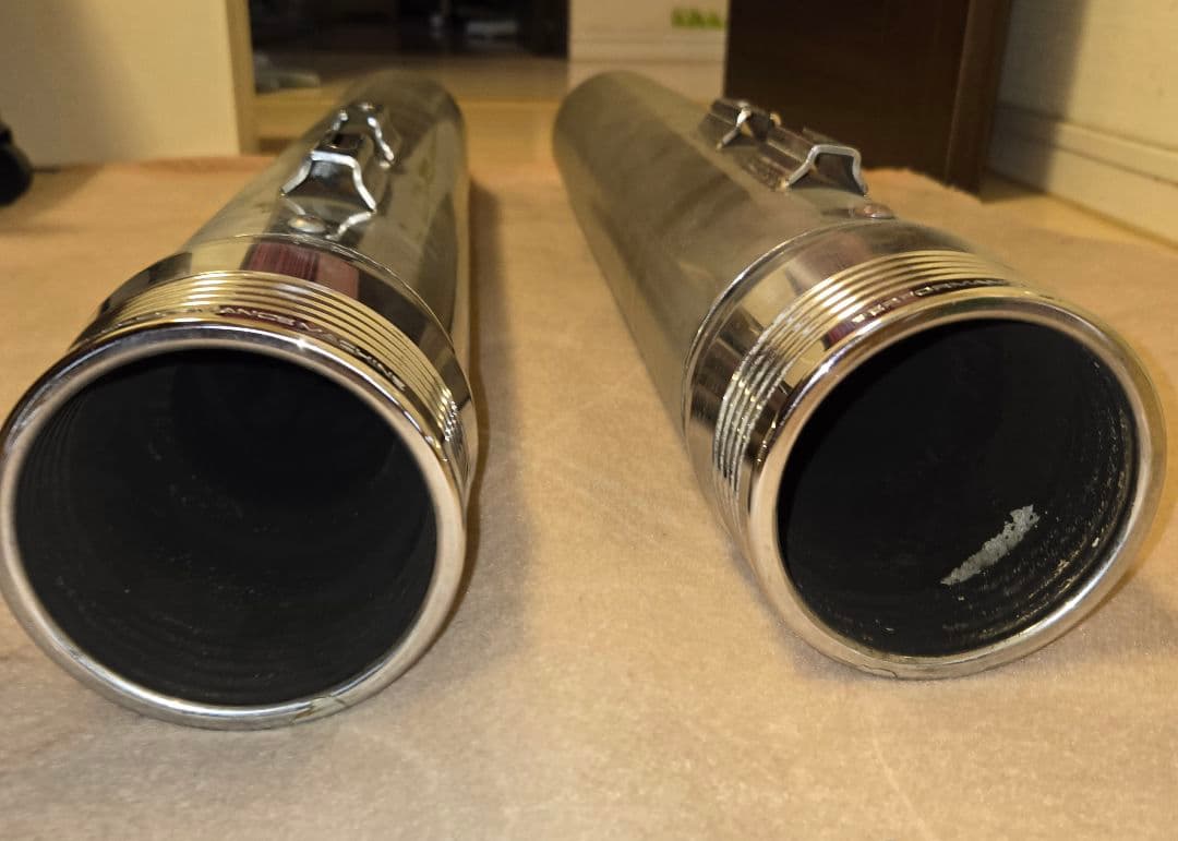 ハーレー　４inラインハートスリップオンマフラー