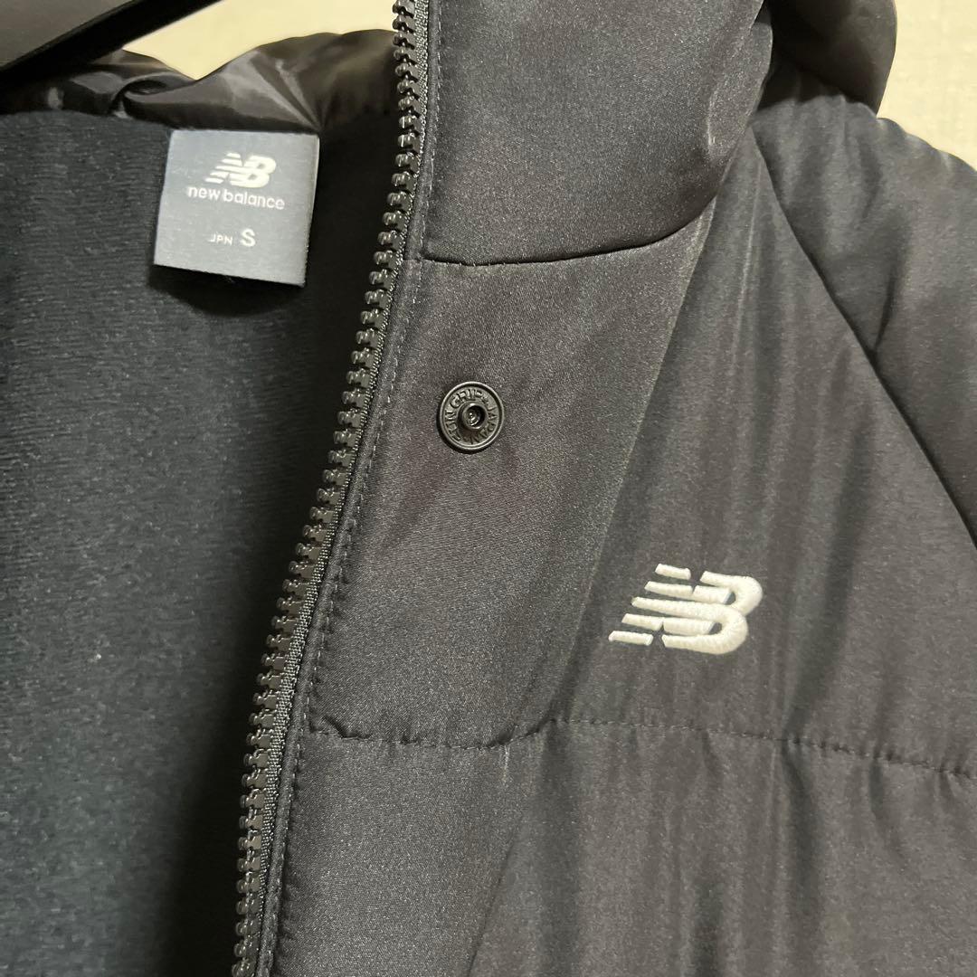 ニューバランス 黒 パデッドロングコートAWJ45400）ベンチコート 中綿 S