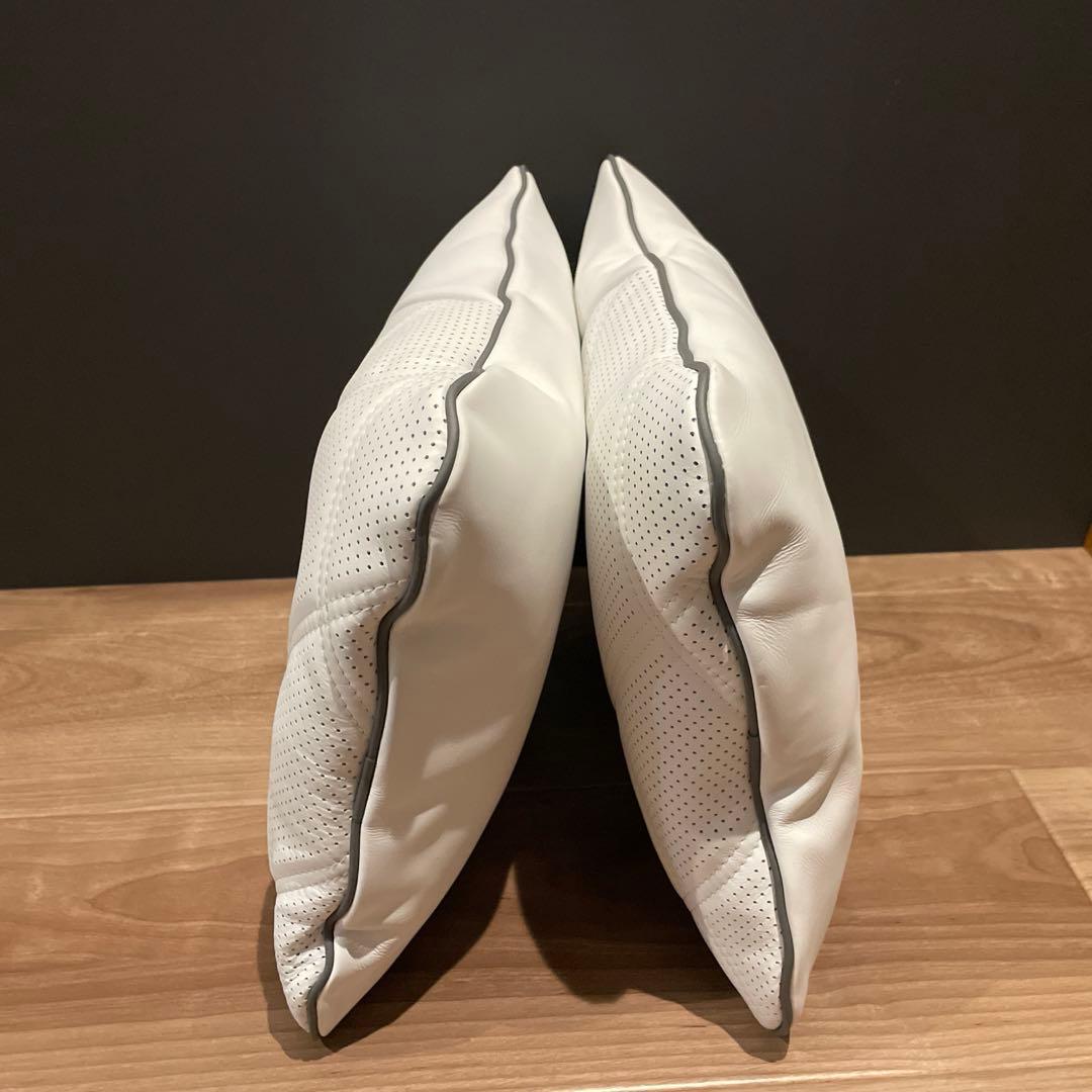 マイバッハメルセデスベンツホワイトダイヤモンドステッチクッション2個セット純正