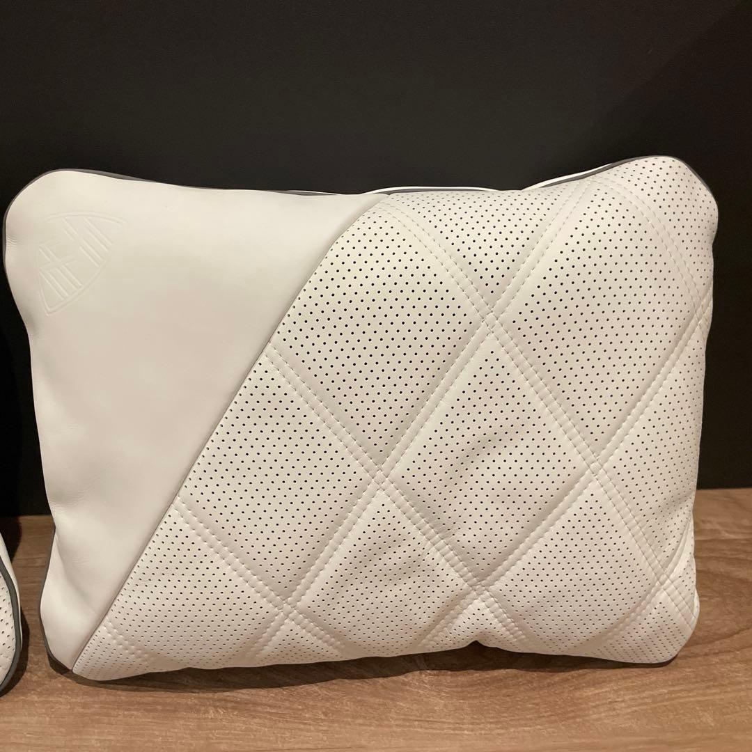 マイバッハメルセデスベンツホワイトダイヤモンドステッチクッション2個セット純正