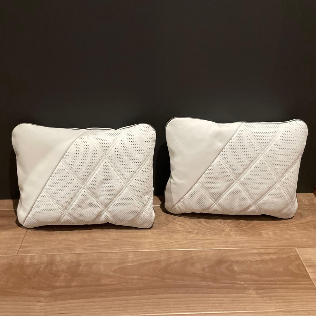 マイバッハメルセデスベンツホワイトダイヤモンドステッチクッション2個セット純正