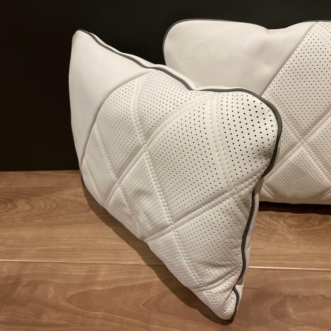 マイバッハメルセデスベンツホワイトダイヤモンドステッチクッション2個セット純正