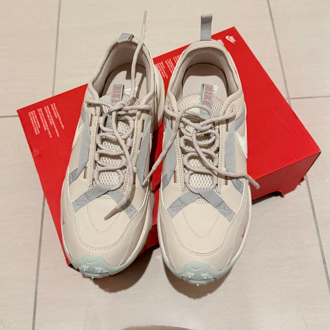 ！！さる！！【新品未使用】NIKE スニーカーTC7900/白系/26.5