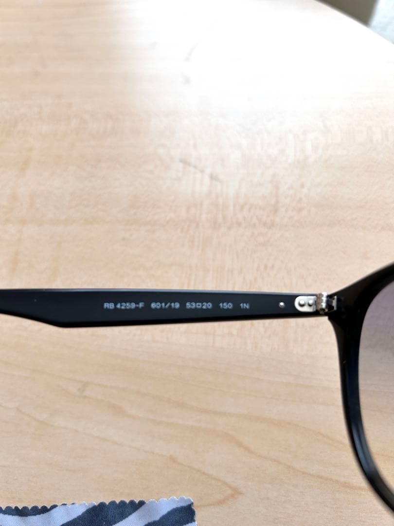 Ray-Ban RB 4259F サングラス