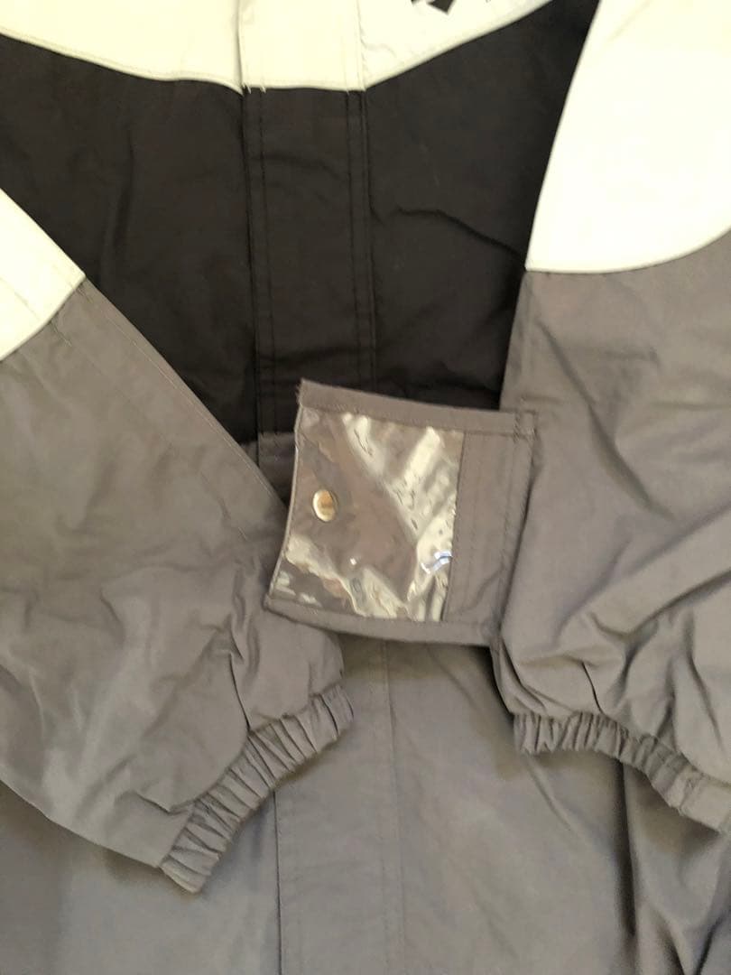 【早い者勝ち】DESCENTE スキースノボウェア 美品　3/15までの限定価格