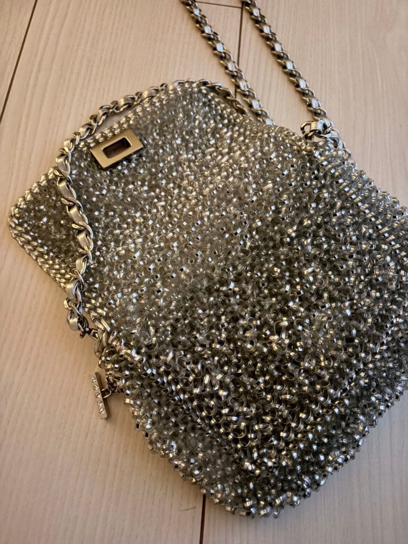 アンテプリマ　シルバー ショルダーバッグ