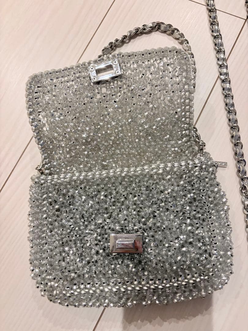 アンテプリマ　シルバー ショルダーバッグ