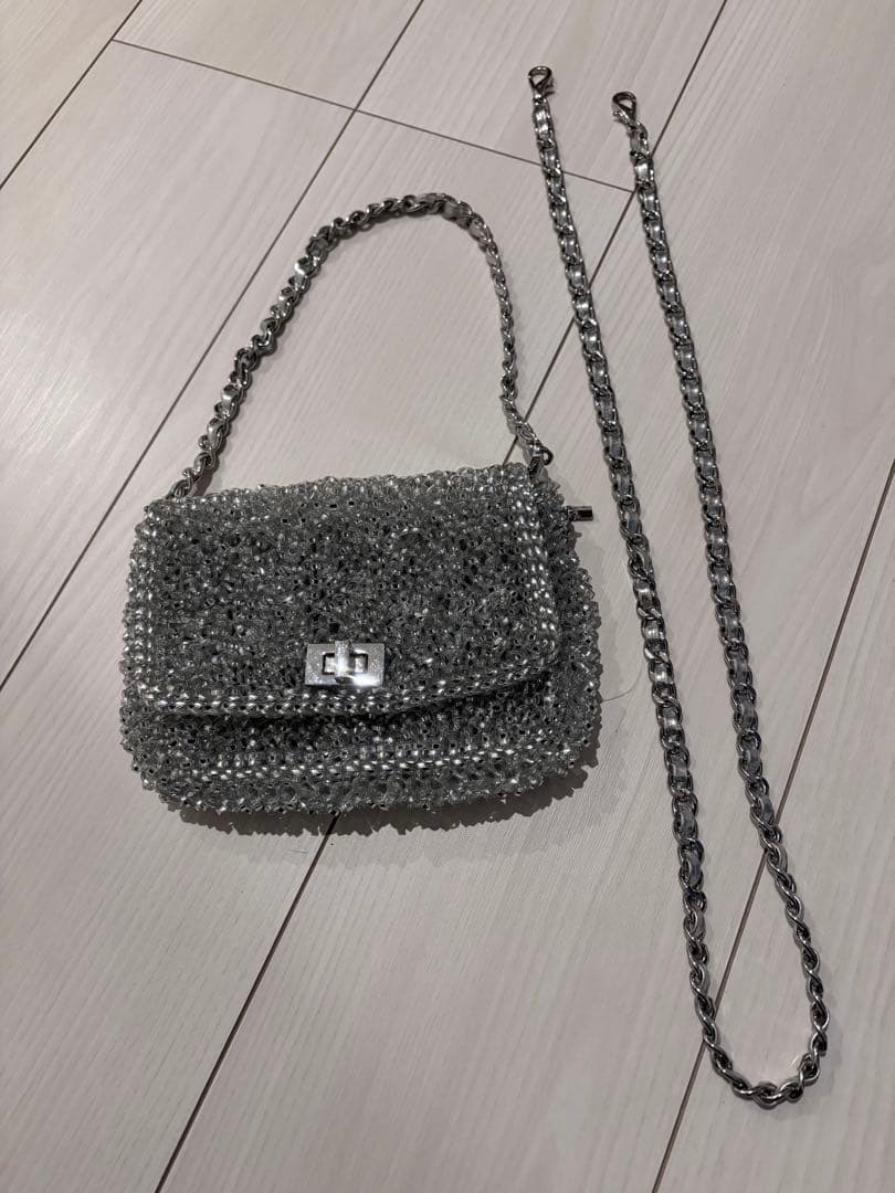 アンテプリマ　シルバー ショルダーバッグ