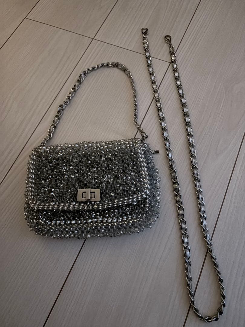 アンテプリマ　シルバー ショルダーバッグ