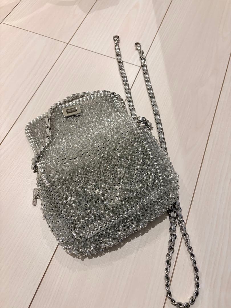 アンテプリマ　シルバー ショルダーバッグ