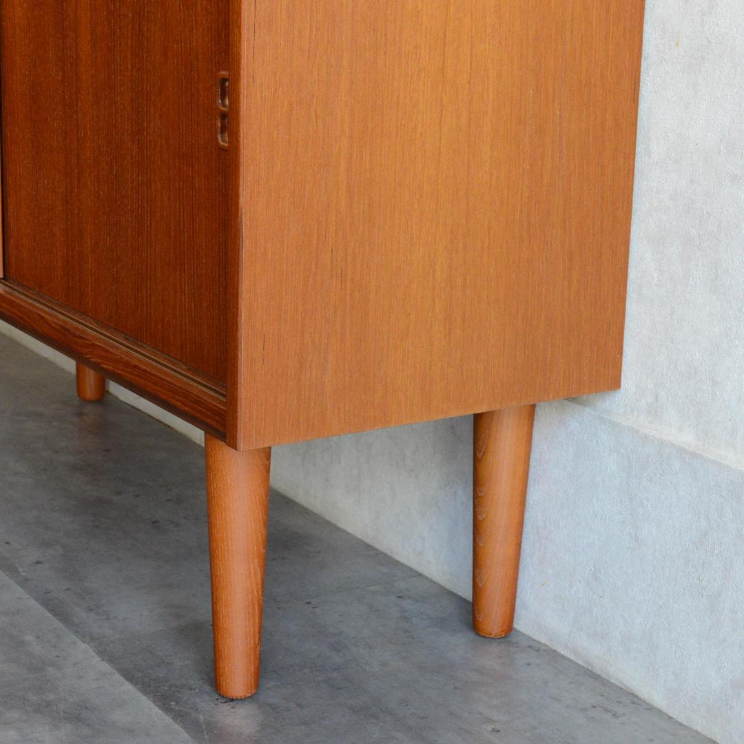 デンマーク 北欧ヴィンテージ チーク シェルフ 木扉引戸 北欧家具 キャビネット