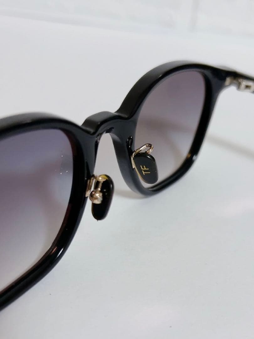 トムフォード　TOM FORD サングラス　TF978-D 49□21 145